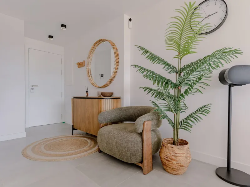 Bright and spacious 3-bedroom, 2-bathroom first-floor apartment located in the sought-after Oasis325 Phase 2 on the New Golden Mile. Featuring beautiful sea views, modern design, and high-quality finishes, this property is ideal for both living and invest
