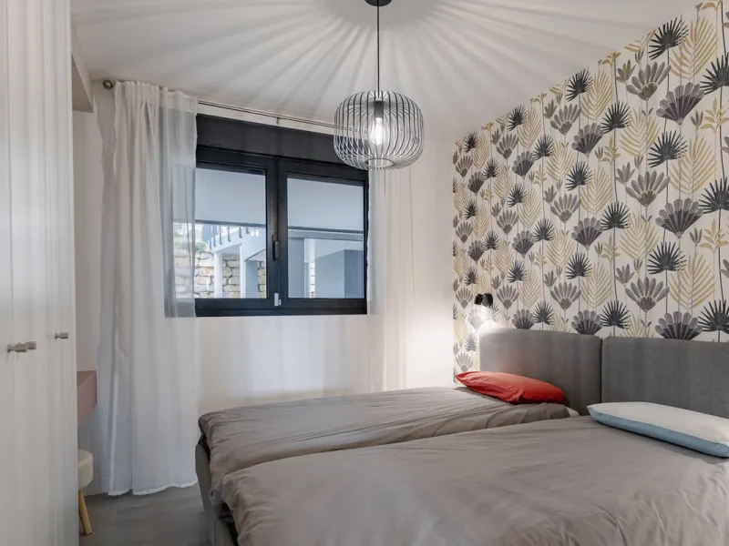 Bright and spacious 3-bedroom, 2-bathroom first-floor apartment located in the sought-after Oasis325 Phase 2 on the New Golden Mile. Featuring beautiful sea views, modern design, and high-quality finishes, this property is ideal for both living and invest
