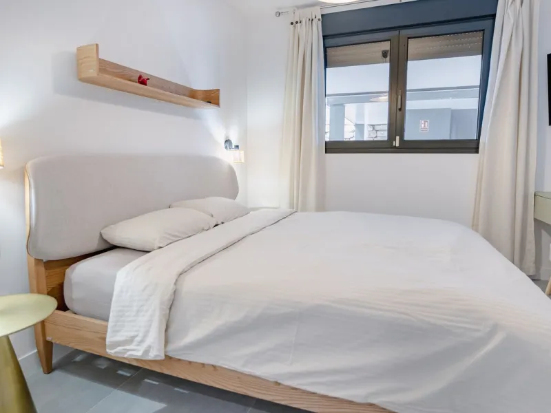 Bright and spacious 3-bedroom, 2-bathroom first-floor apartment located in the sought-after Oasis325 Phase 2 on the New Golden Mile. Featuring beautiful sea views, modern design, and high-quality finishes, this property is ideal for both living and invest