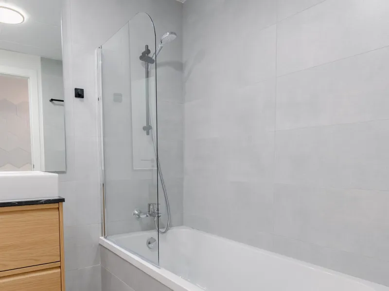 Bright and spacious 3-bedroom, 2-bathroom first-floor apartment located in the sought-after Oasis325 Phase 2 on the New Golden Mile. Featuring beautiful sea views, modern design, and high-quality finishes, this property is ideal for both living and invest