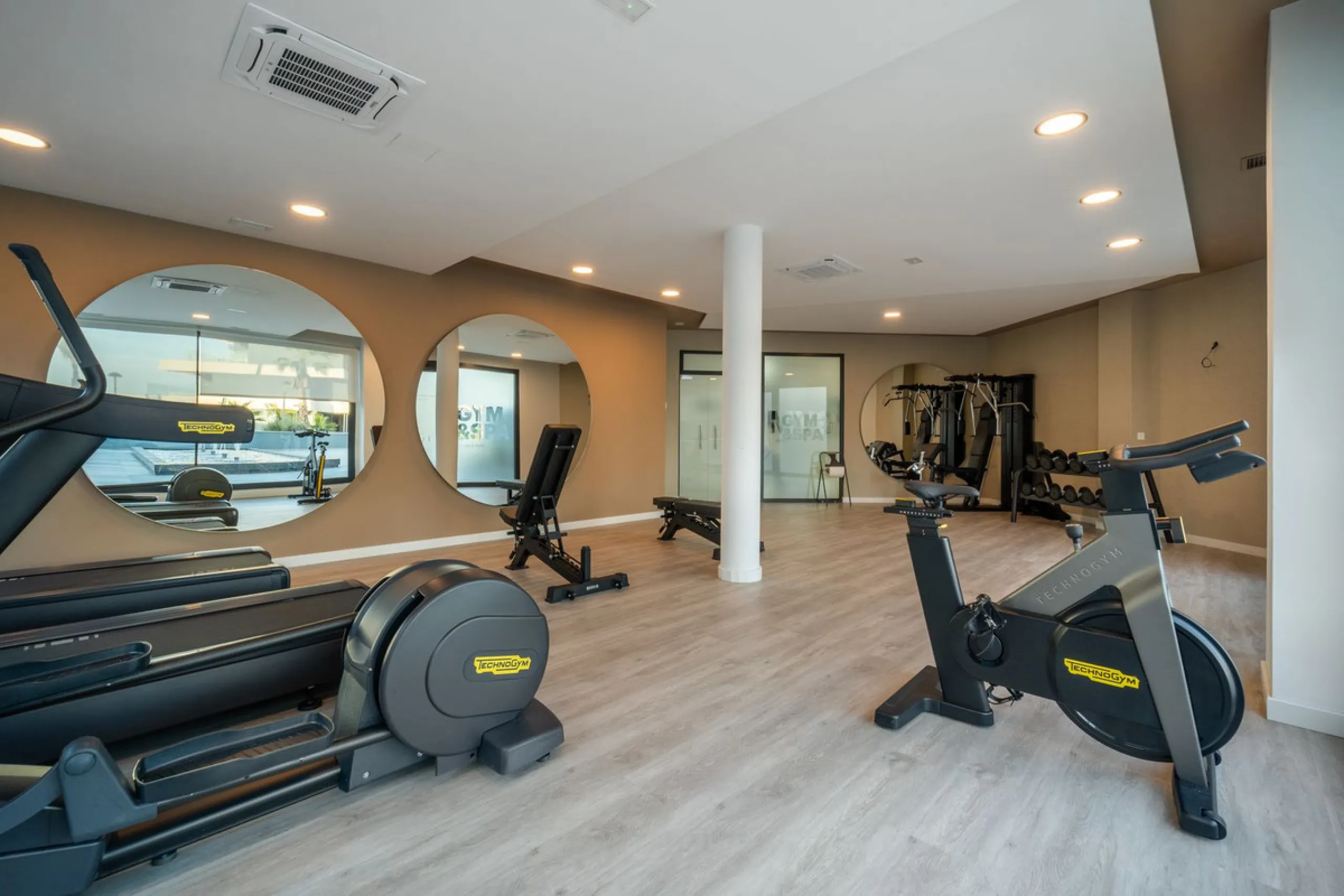 Bright and spacious 3-bedroom, 2-bathroom first-floor apartment located in the sought-after Oasis325 Phase 2 on the New Golden Mile. Featuring beautiful sea views, modern design, and high-quality finishes, this property is ideal for both living and invest