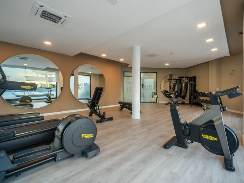 Bright and spacious 3-bedroom, 2-bathroom first-floor apartment located in the sought-after Oasis325 Phase 2 on the New Golden Mile. Featuring beautiful sea views, modern design, and high-quality finishes, this property is ideal for both living and invest