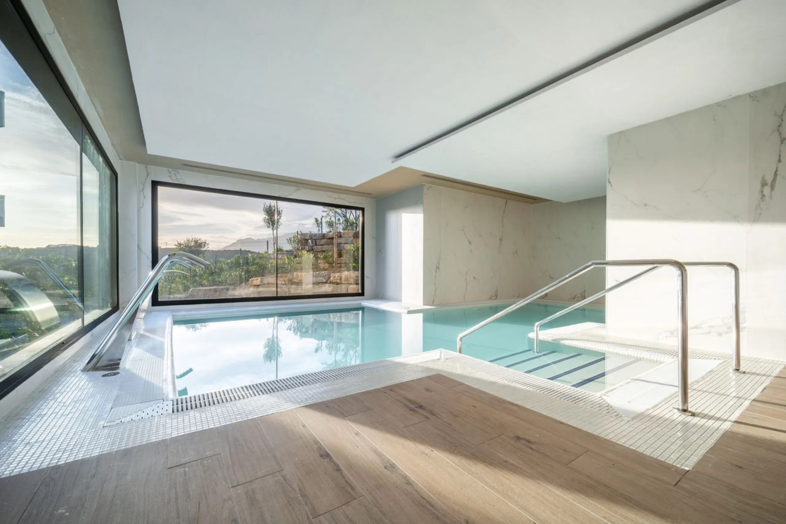 Bright and spacious 3-bedroom, 2-bathroom first-floor apartment located in the sought-after Oasis325 Phase 2 on the New Golden Mile. Featuring beautiful sea views, modern design, and high-quality finishes, this property is ideal for both living and invest