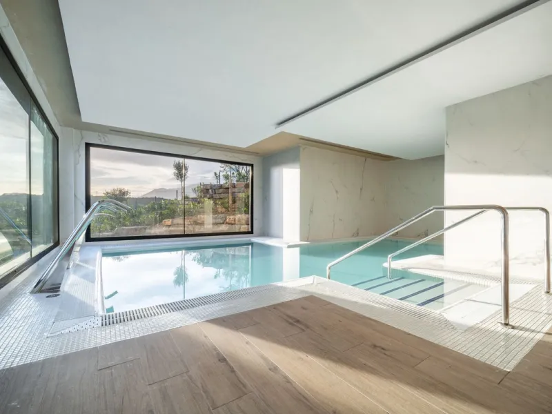 Bright and spacious 3-bedroom, 2-bathroom first-floor apartment located in the sought-after Oasis325 Phase 2 on the New Golden Mile. Featuring beautiful sea views, modern design, and high-quality finishes, this property is ideal for both living and invest