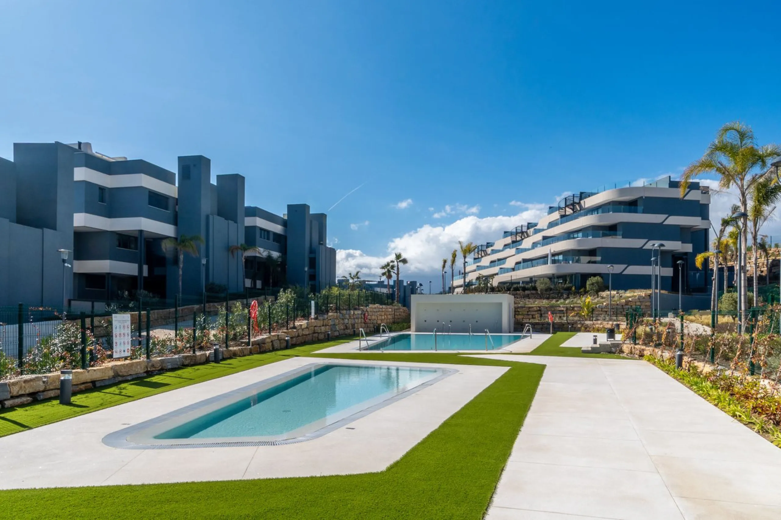 Bright and spacious 3-bedroom, 2-bathroom first-floor apartment located in the sought-after Oasis325 Phase 2 on the New Golden Mile. Featuring beautiful sea views, modern design, and high-quality finishes, this property is ideal for both living and invest