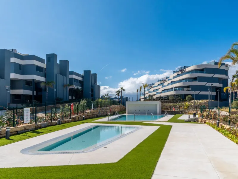 Bright and spacious 3-bedroom, 2-bathroom first-floor apartment located in the sought-after Oasis325 Phase 2 on the New Golden Mile. Featuring beautiful sea views, modern design, and high-quality finishes, this property is ideal for both living and invest
