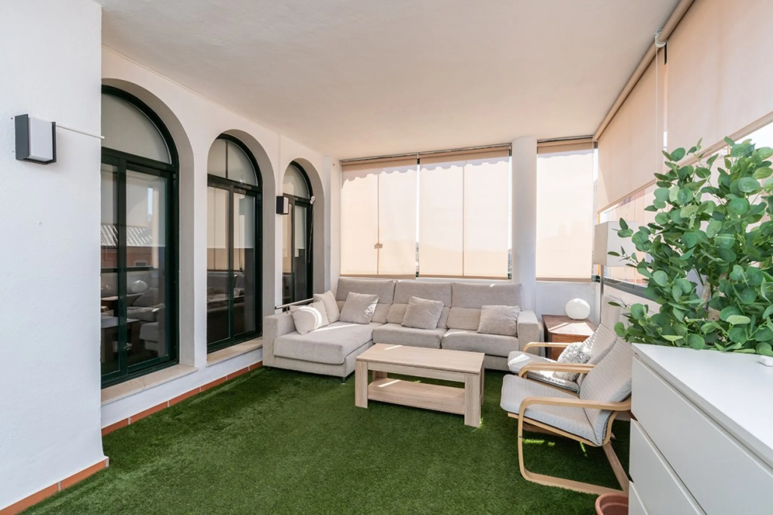 Apartment - Middle Floor Apartment в продаже в Marbella, Málaga. В доме 3 спален и 2 ванных комнат. Площадь дома 132 м²