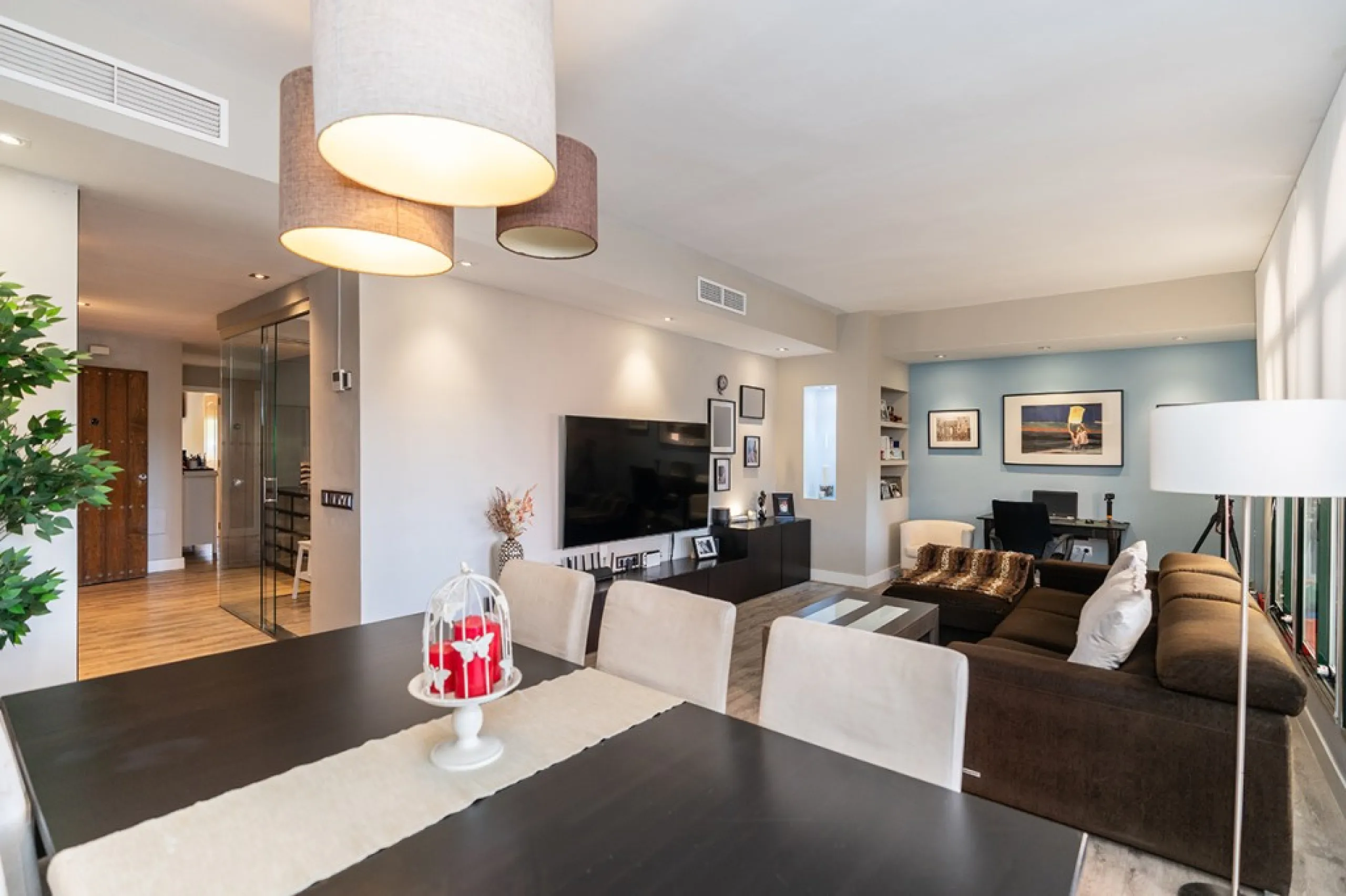 Apartment - Middle Floor Apartment в продаже в Marbella, Málaga. В доме 3 спален и 2 ванных комнат. Площадь дома 132 м²
