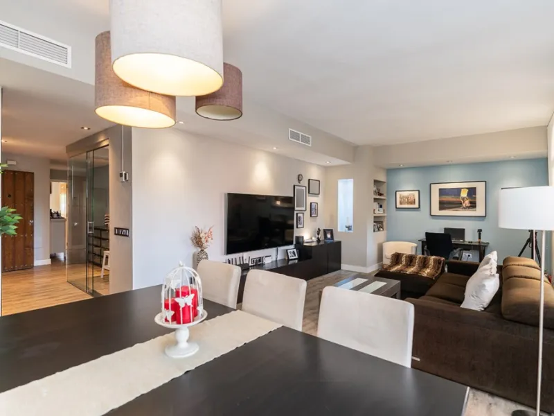 Apartment - Middle Floor Apartment в продаже в Marbella, Málaga. В доме 3 спален и 2 ванных комнат. Площадь дома 132 м²