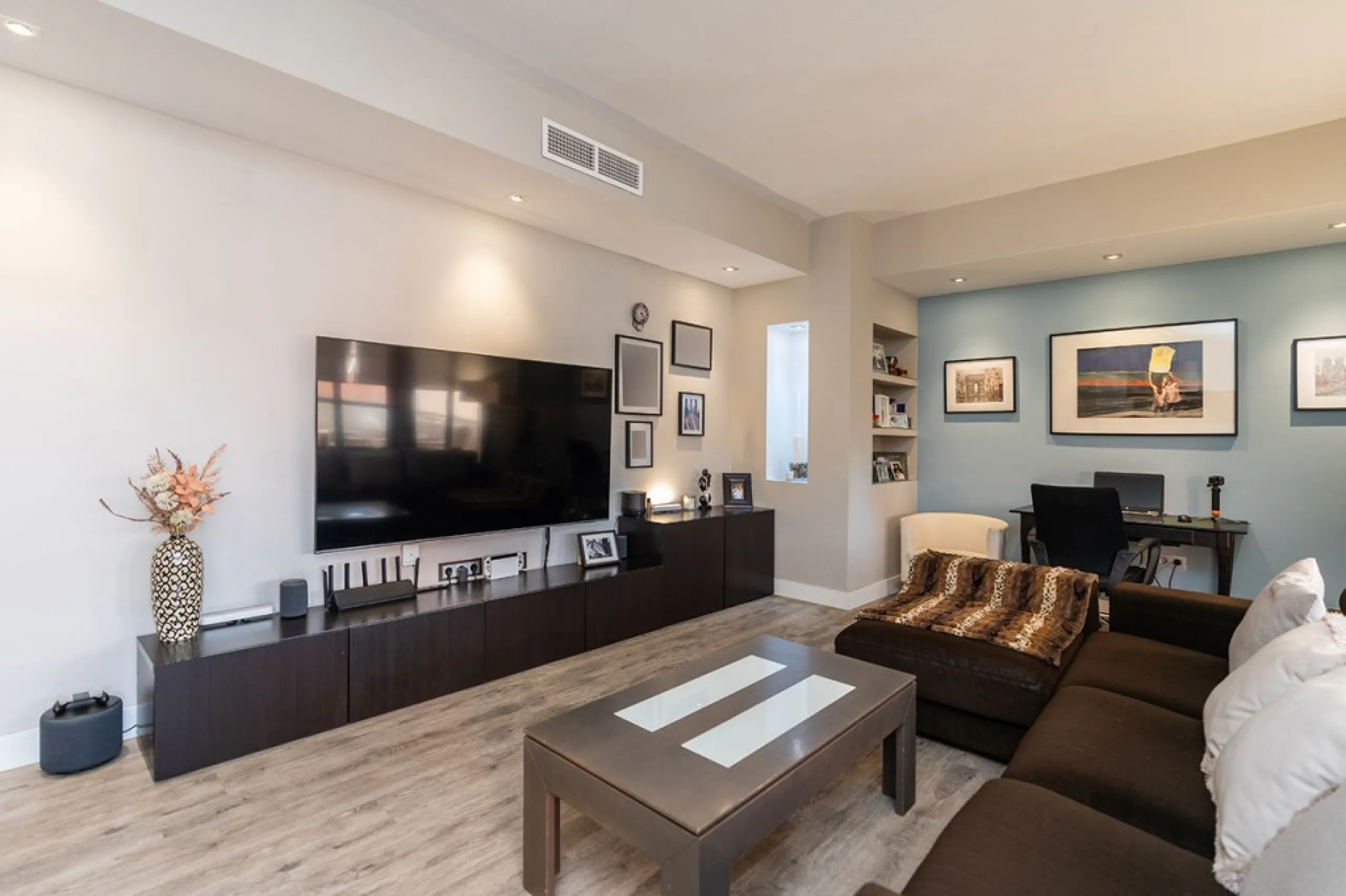Apartment - Middle Floor Apartment в продаже в Marbella, Málaga. В доме 3 спален и 2 ванных комнат. Площадь дома 132 м²