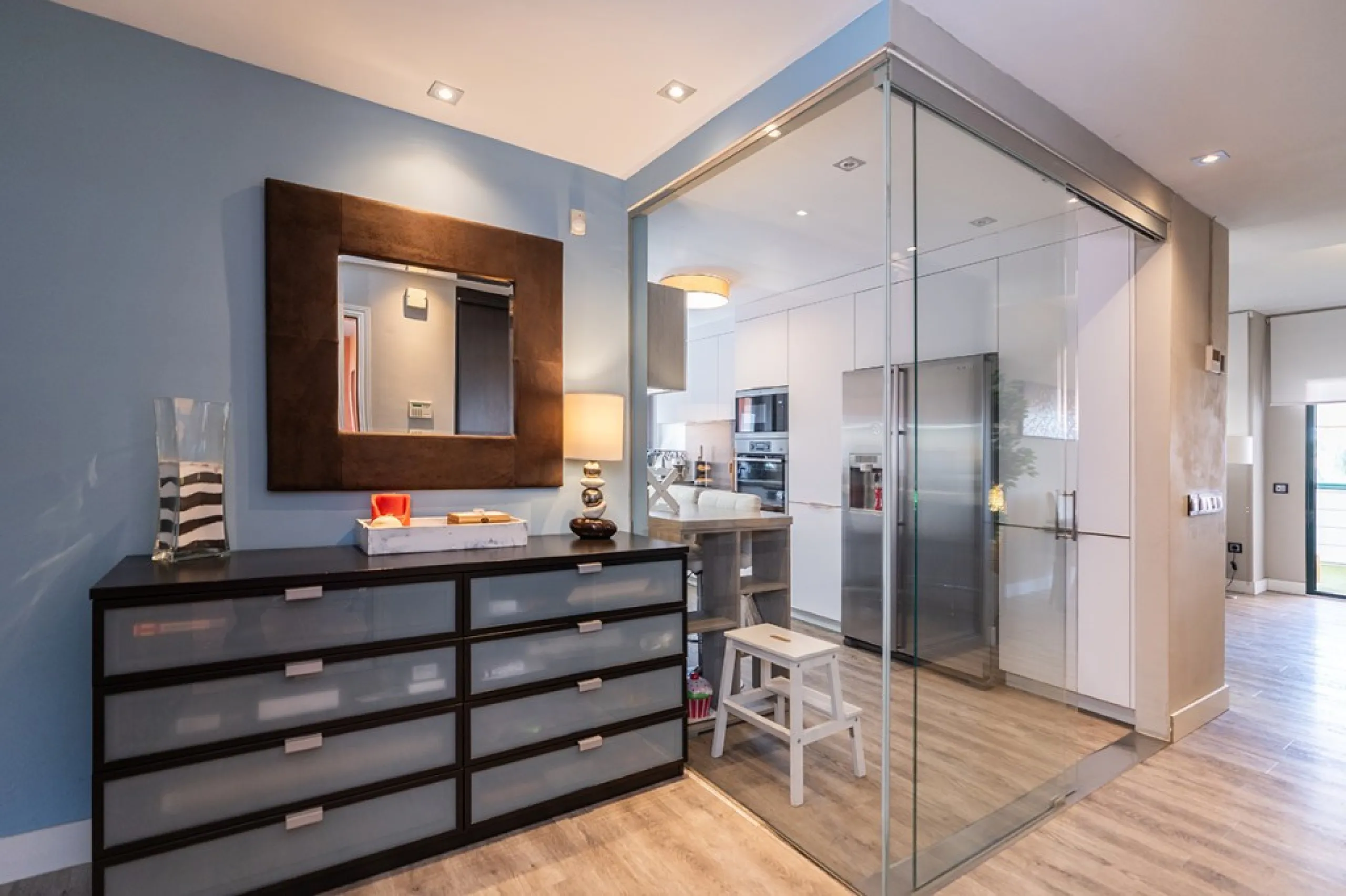 Apartment - Middle Floor Apartment в продаже в Marbella, Málaga. В доме 3 спален и 2 ванных комнат. Площадь дома 132 м²