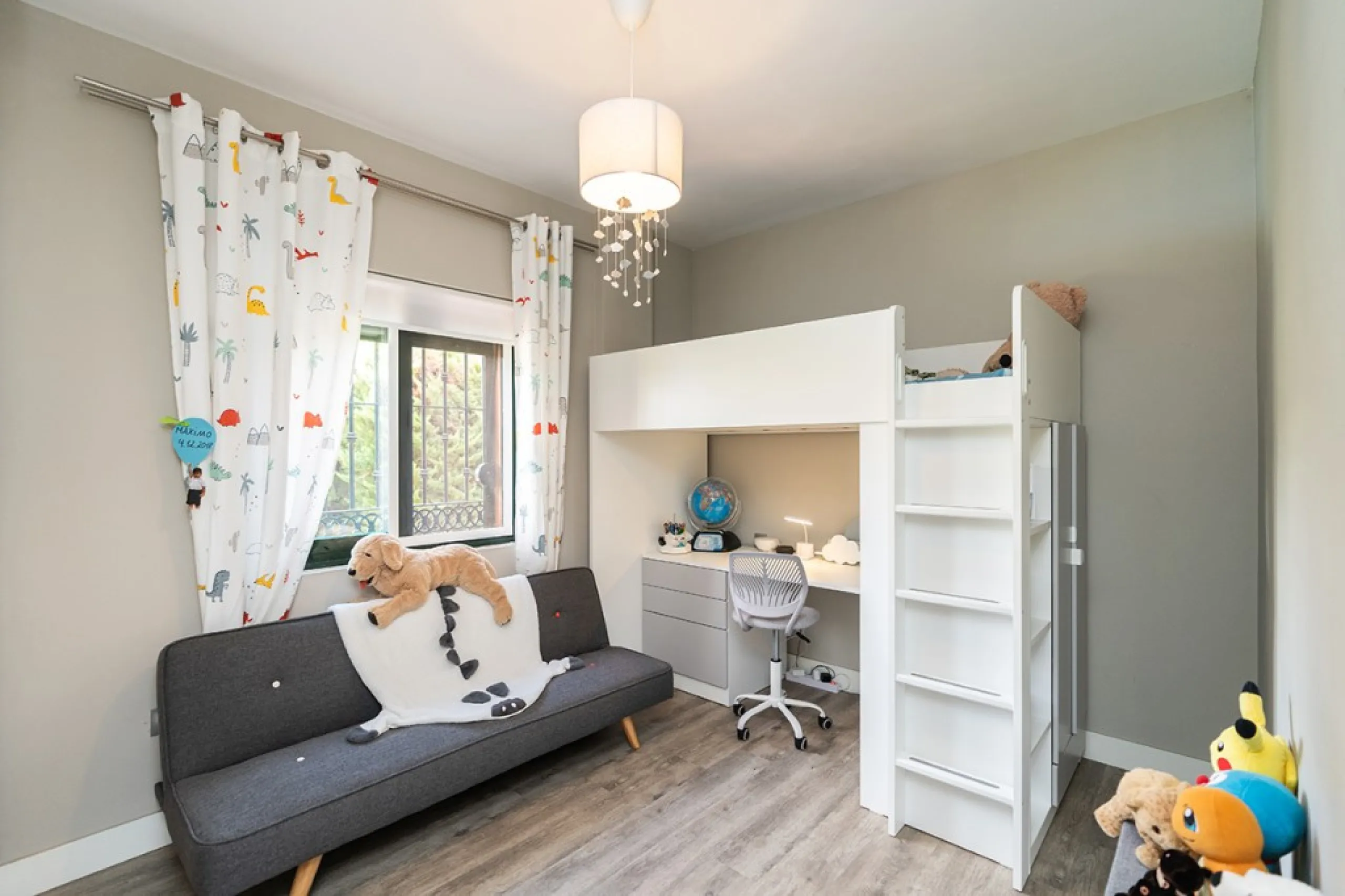 Apartment - Middle Floor Apartment в продаже в Marbella, Málaga. В доме 3 спален и 2 ванных комнат. Площадь дома 132 м²