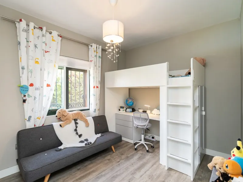 Apartment - Middle Floor Apartment в продаже в Marbella, Málaga. В доме 3 спален и 2 ванных комнат. Площадь дома 132 м²