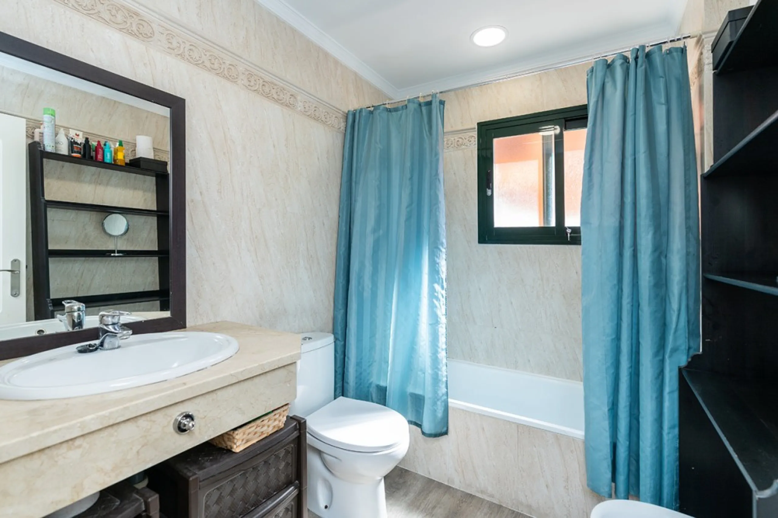 Apartment - Middle Floor Apartment в продаже в Marbella, Málaga. В доме 3 спален и 2 ванных комнат. Площадь дома 132 м²