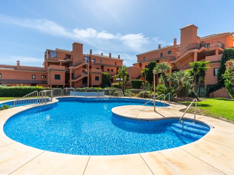 Apartment - Middle Floor Apartment в продаже в Marbella, Málaga. В доме 3 спален и 2 ванных комнат. Площадь дома 132 м²