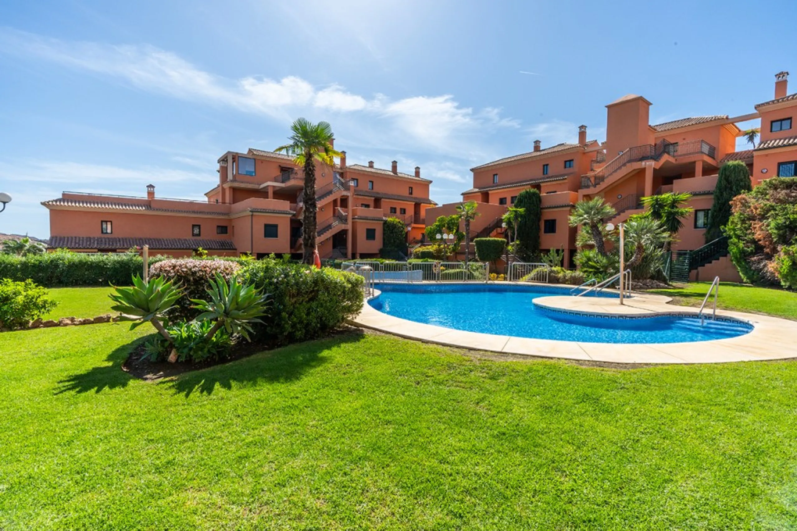 Apartment - Middle Floor Apartment в продаже в Marbella, Málaga. В доме 3 спален и 2 ванных комнат. Площадь дома 132 м²