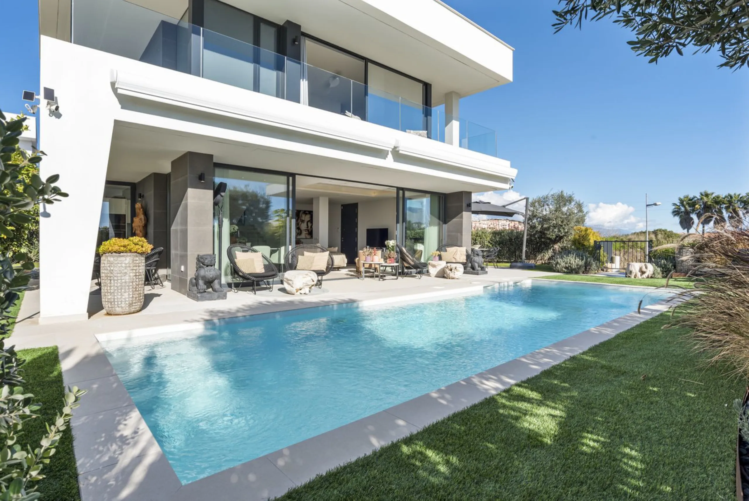 Contemporary and high-quality villa in La Duquesa, Manilva!