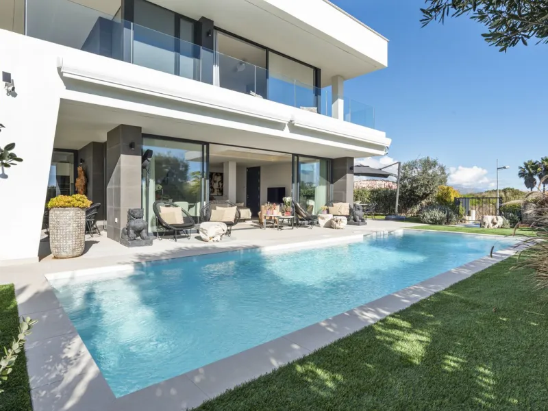 Contemporary and high-quality villa in La Duquesa, Manilva!