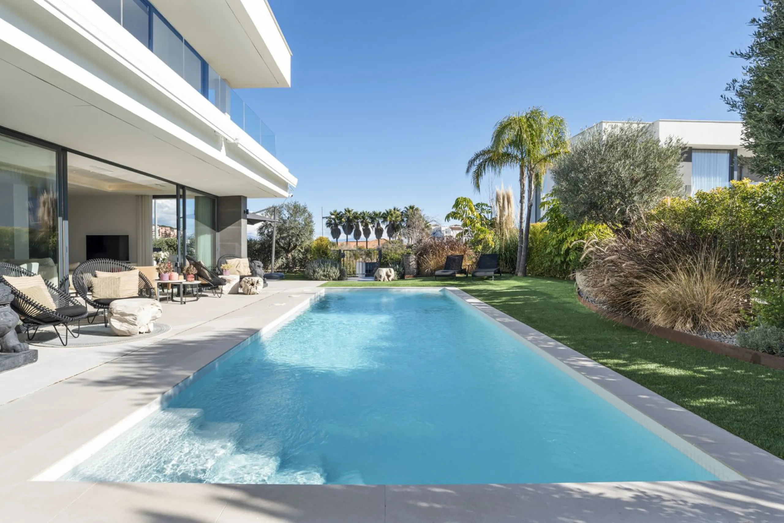 Contemporary and high-quality villa in La Duquesa, Manilva!