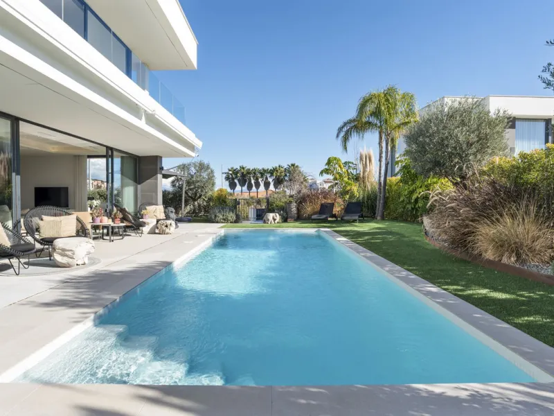 Contemporary and high-quality villa in La Duquesa, Manilva!