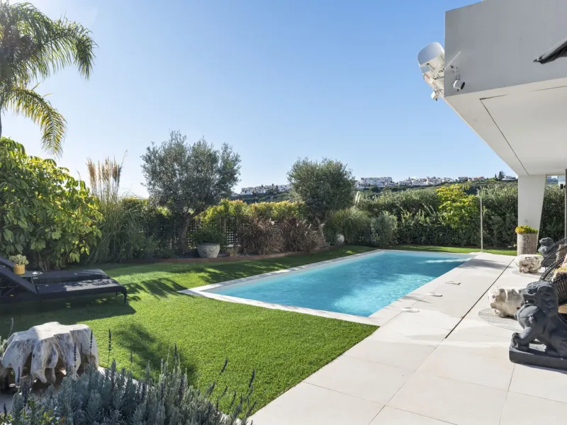 Contemporary and high-quality villa in La Duquesa, Manilva!