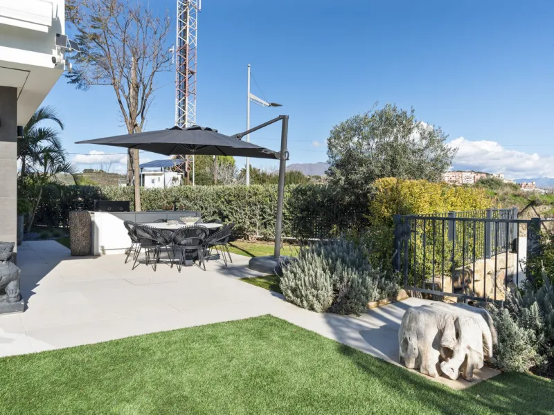 Contemporary and high-quality villa in La Duquesa, Manilva!