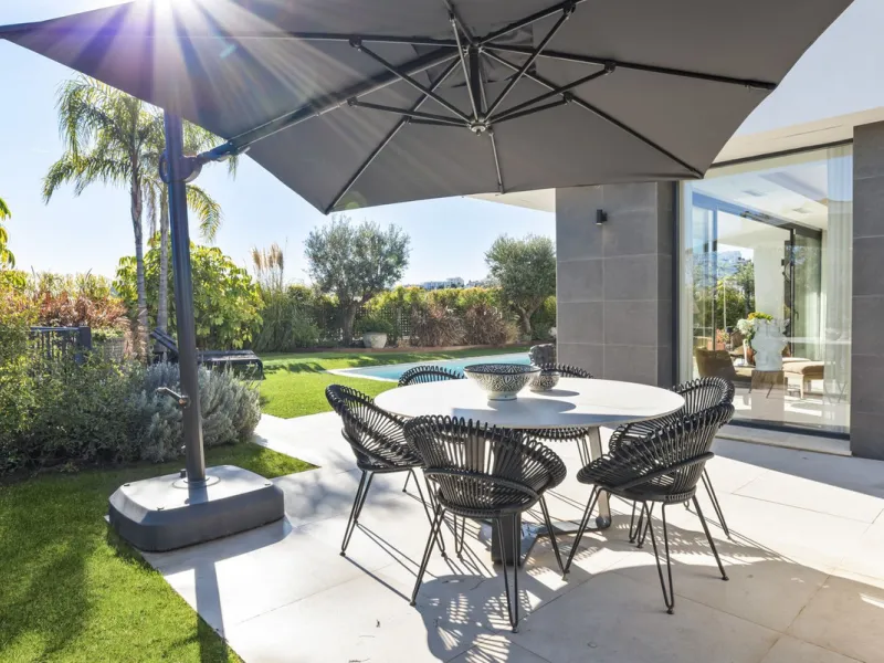 Contemporary and high-quality villa in La Duquesa, Manilva!