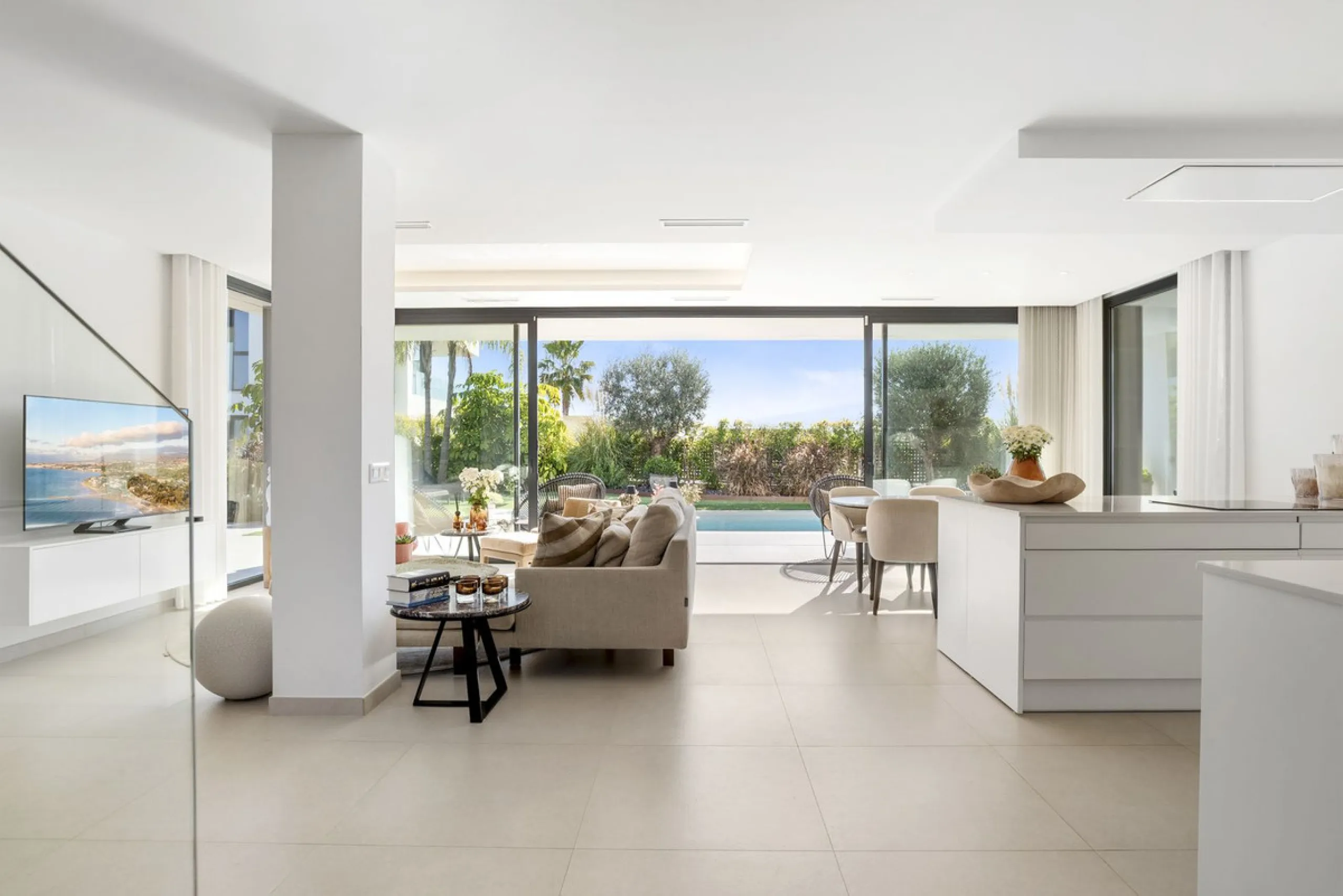 Contemporary and high-quality villa in La Duquesa, Manilva!