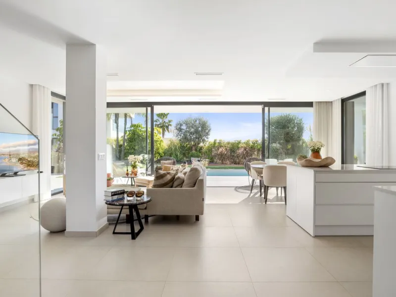 Contemporary and high-quality villa in La Duquesa, Manilva!