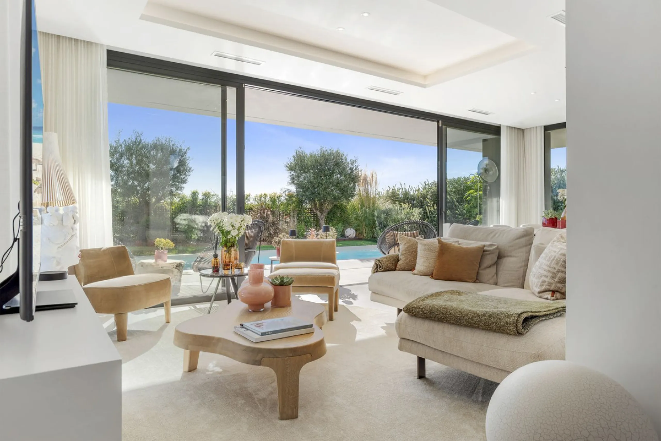Contemporary and high-quality villa in La Duquesa, Manilva!
