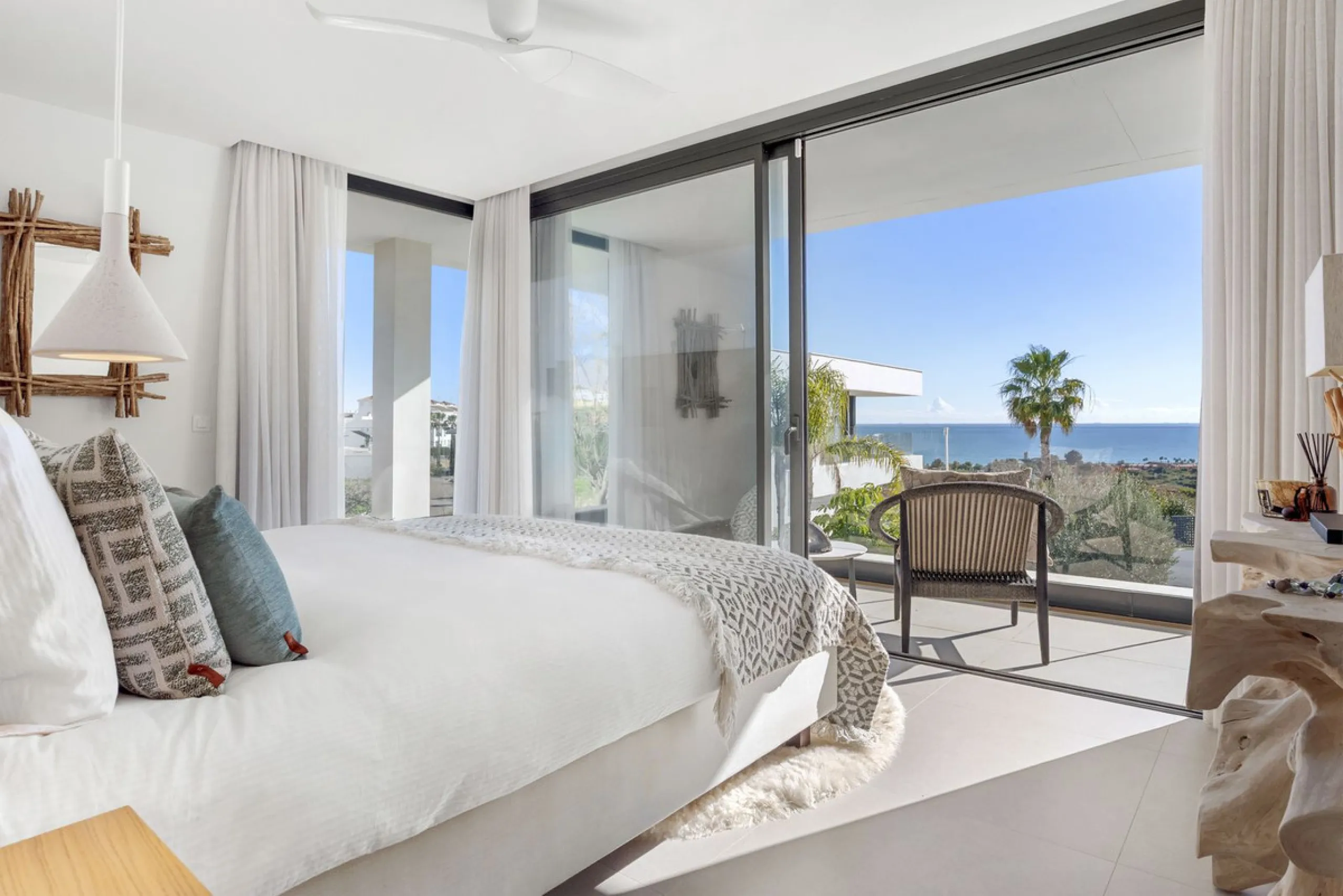 Contemporary and high-quality villa in La Duquesa, Manilva!