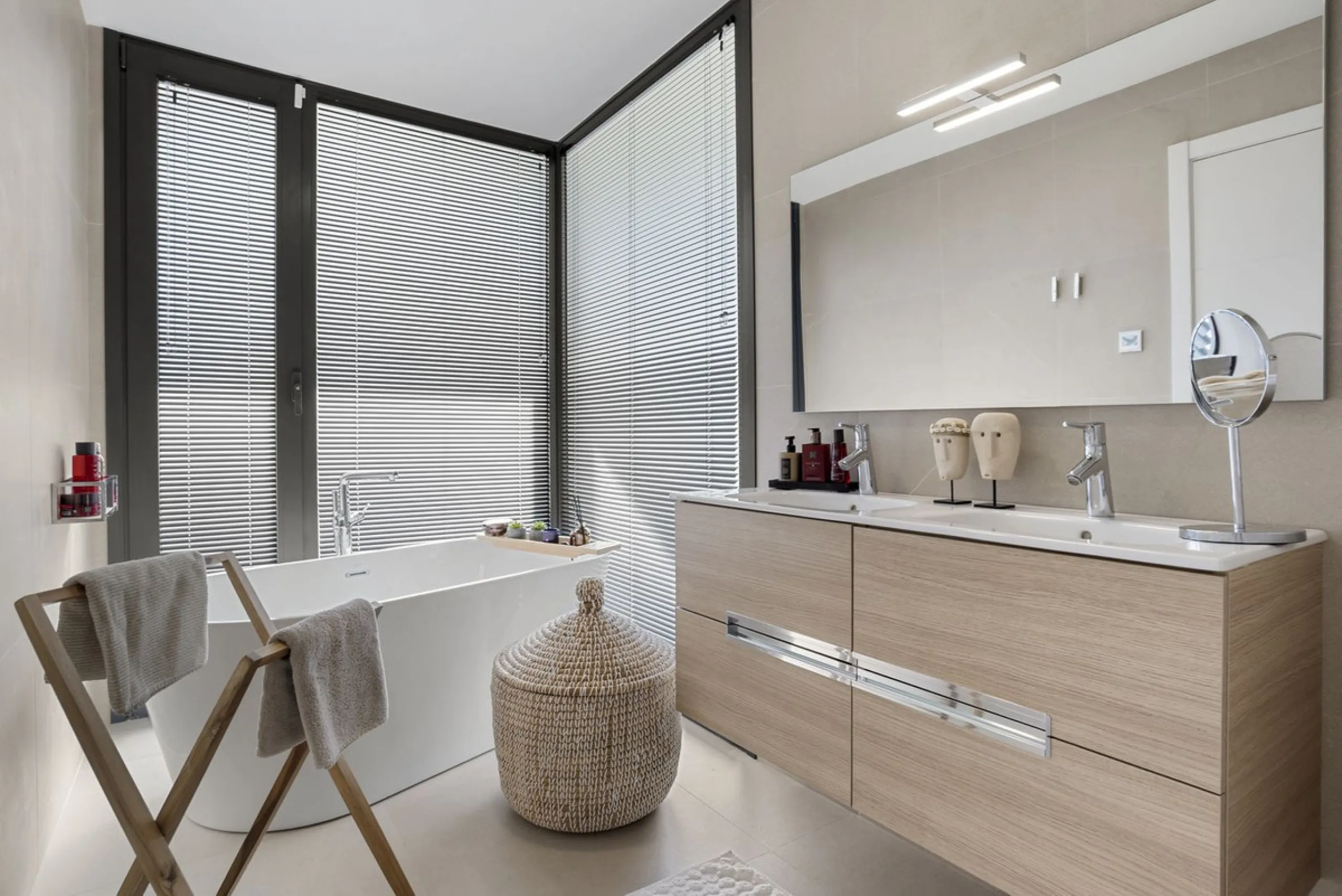 Contemporary and high-quality villa in La Duquesa, Manilva!
