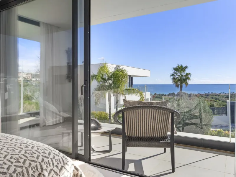 Contemporary and high-quality villa in La Duquesa, Manilva!