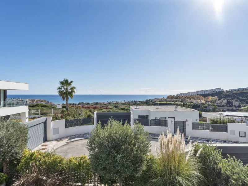 Contemporary and high-quality villa in La Duquesa, Manilva!
