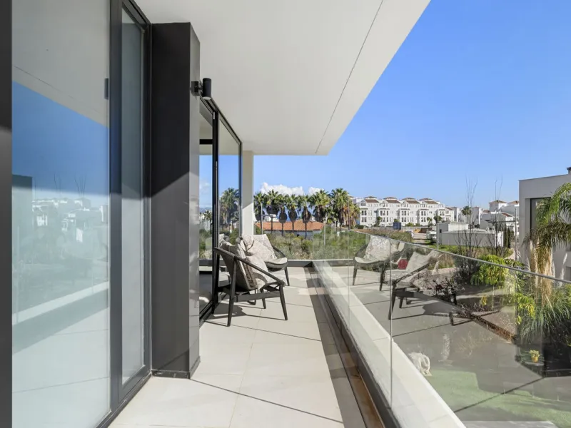 Contemporary and high-quality villa in La Duquesa, Manilva!