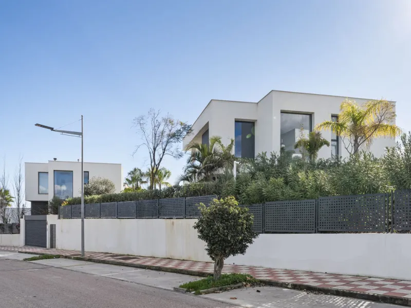 Contemporary and high-quality villa in La Duquesa, Manilva!