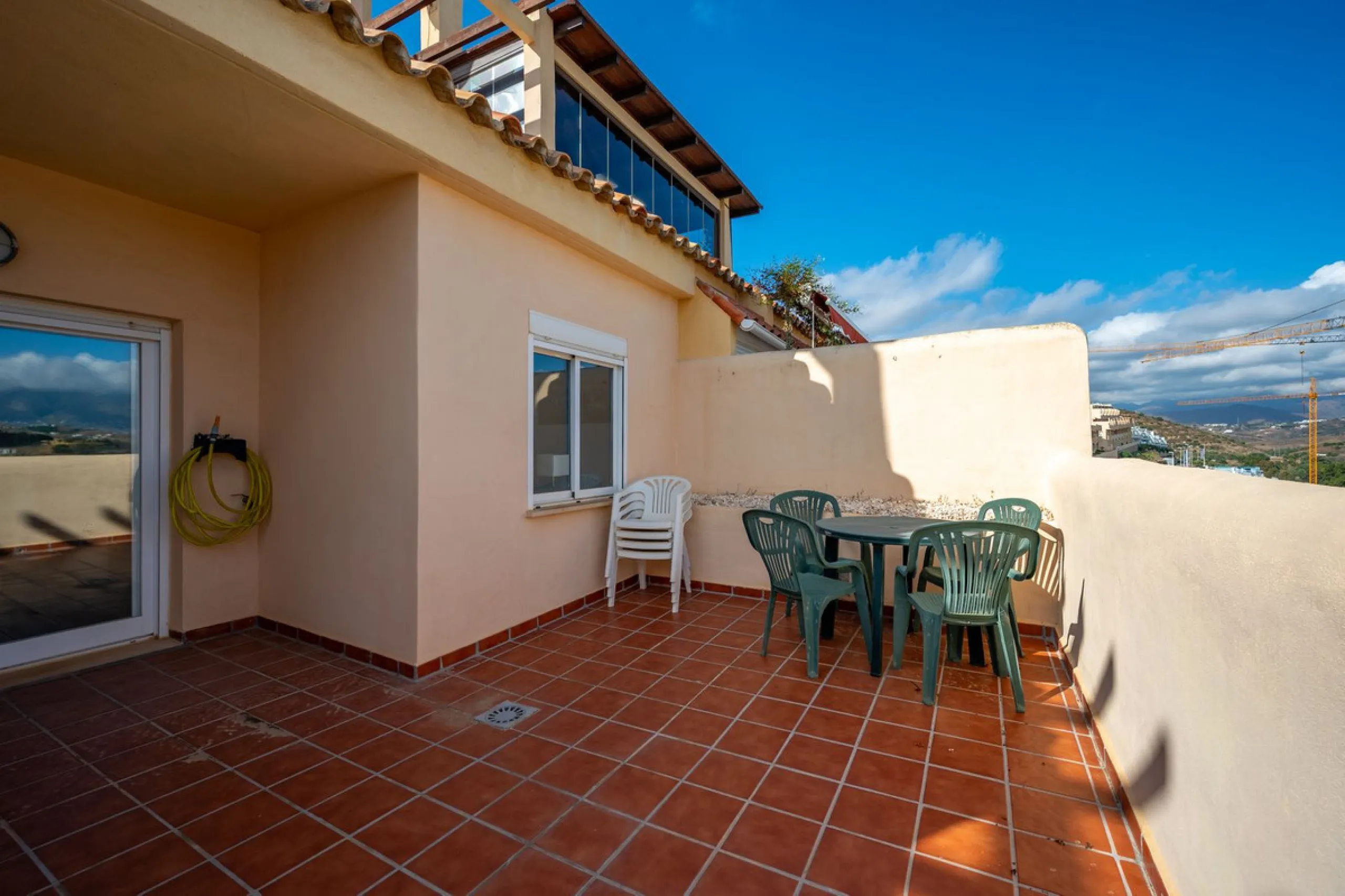 Apartment - Duplex в продаже в Mijas, Málaga. В доме 2 спален и 2 ванных комнат. Площадь дома 131 м²