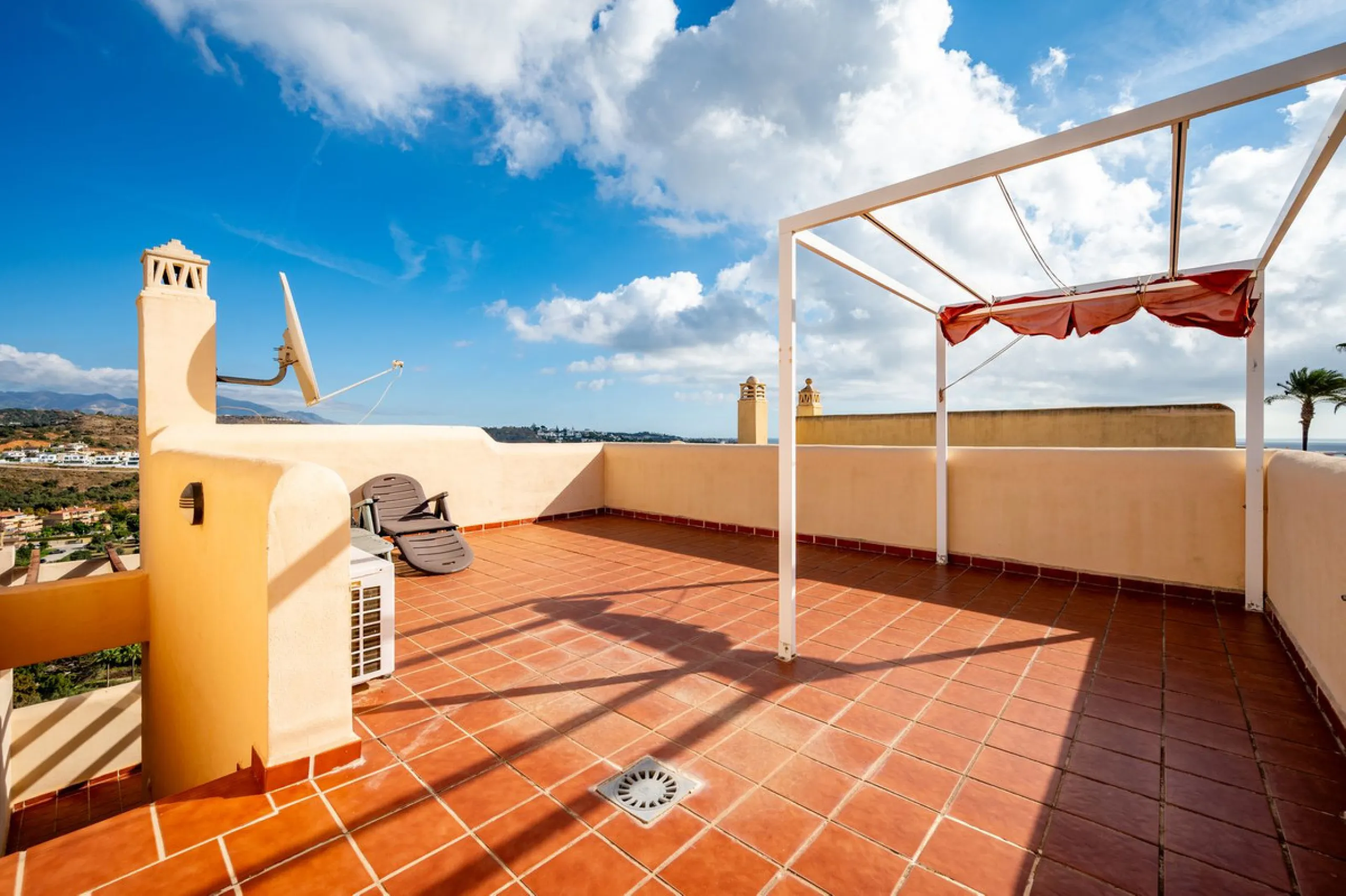 Apartment - Duplex в продаже в Mijas, Málaga. В доме 2 спален и 2 ванных комнат. Площадь дома 131 м²