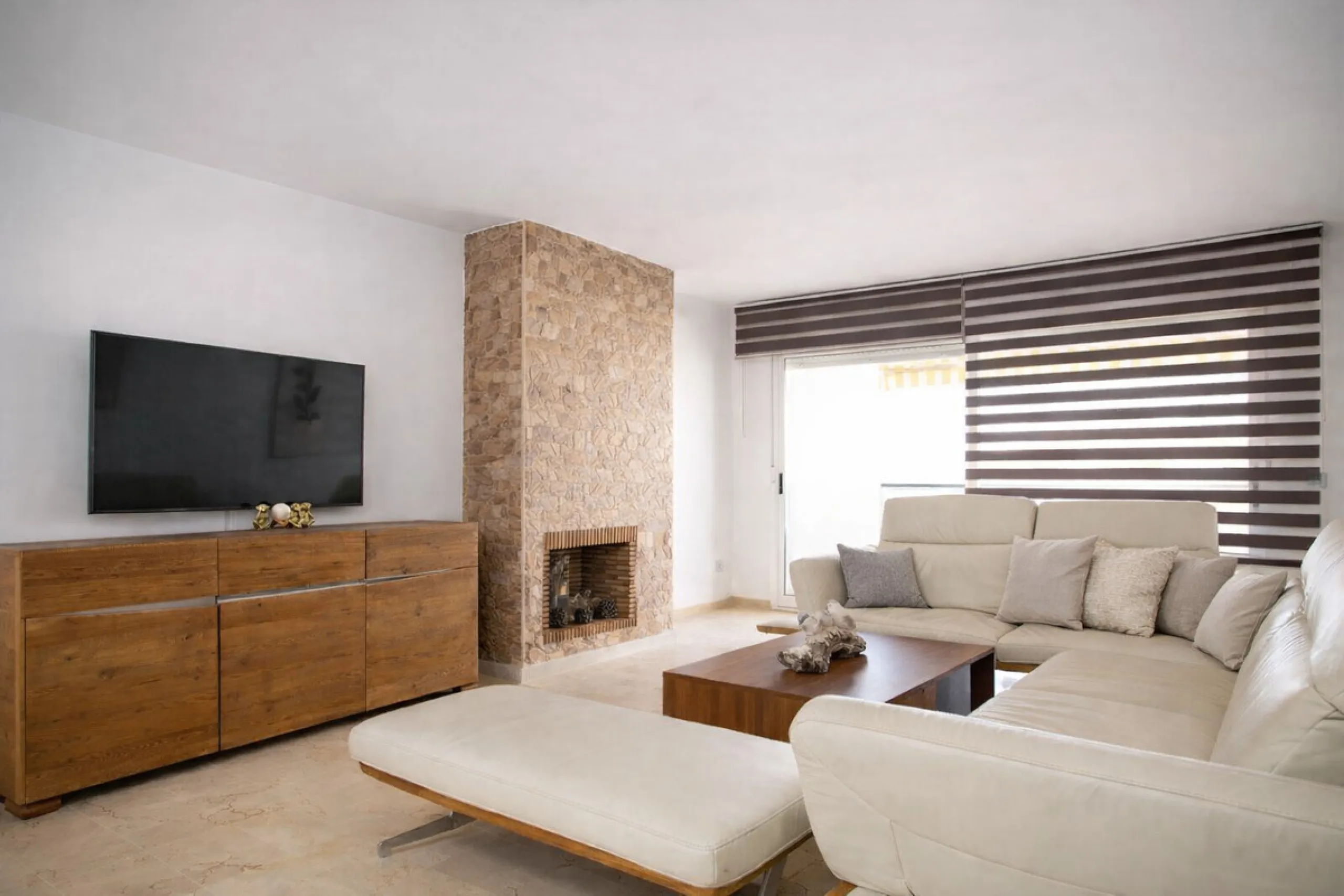 Apartment - Middle Floor Apartment в продаже в Marbella, Málaga. В доме 2 спален и 2 ванных комнат. Площадь дома 126 м²