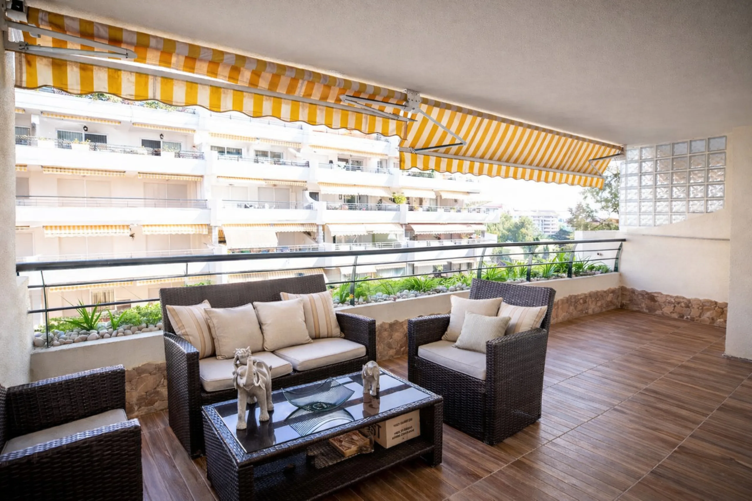 Apartment - Middle Floor Apartment в продаже в Marbella, Málaga. В доме 2 спален и 2 ванных комнат. Площадь дома 126 м²