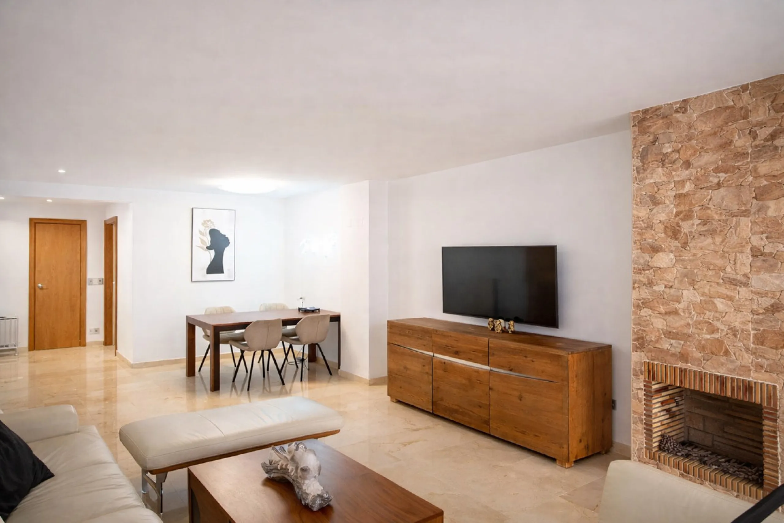 Apartment - Middle Floor Apartment в продаже в Marbella, Málaga. В доме 2 спален и 2 ванных комнат. Площадь дома 126 м²