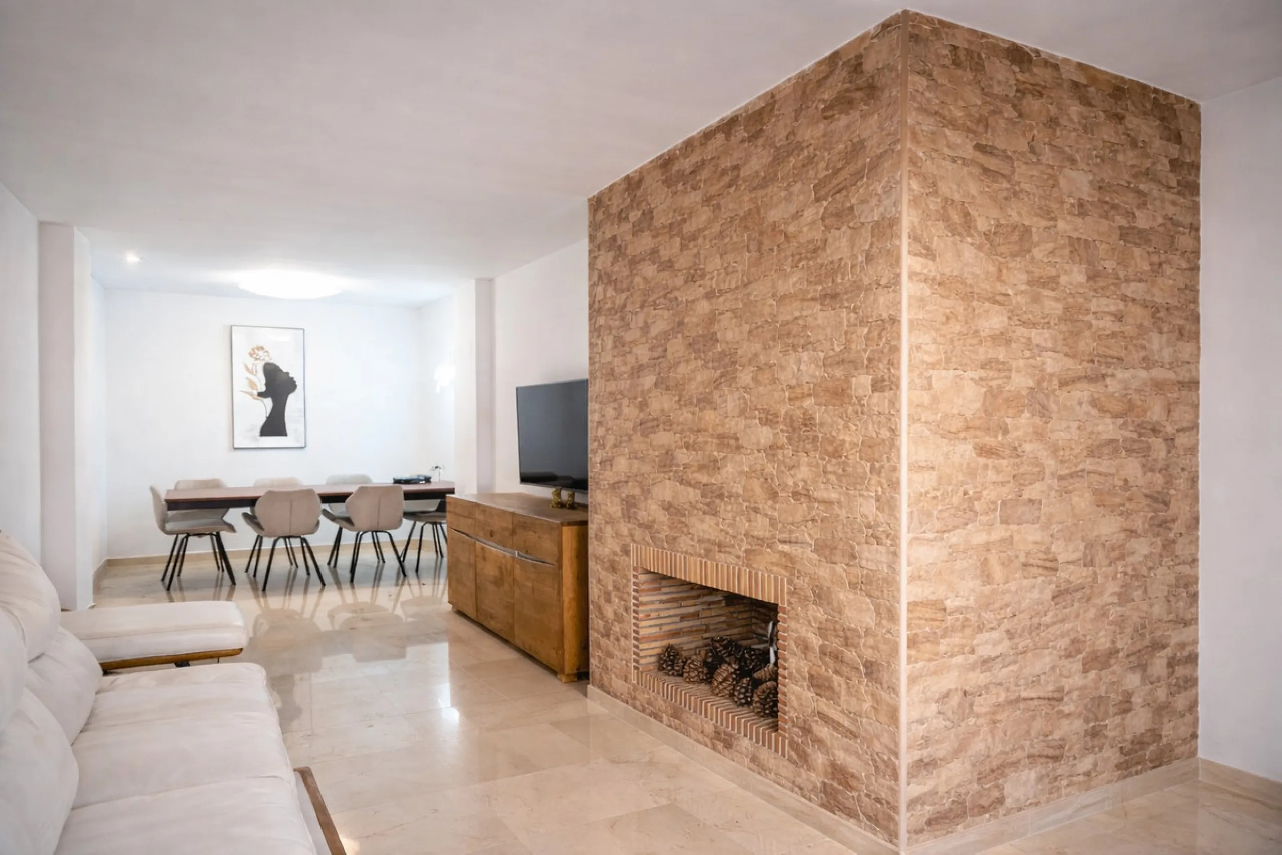Apartment - Middle Floor Apartment в продаже в Marbella, Málaga. В доме 2 спален и 2 ванных комнат. Площадь дома 126 м²