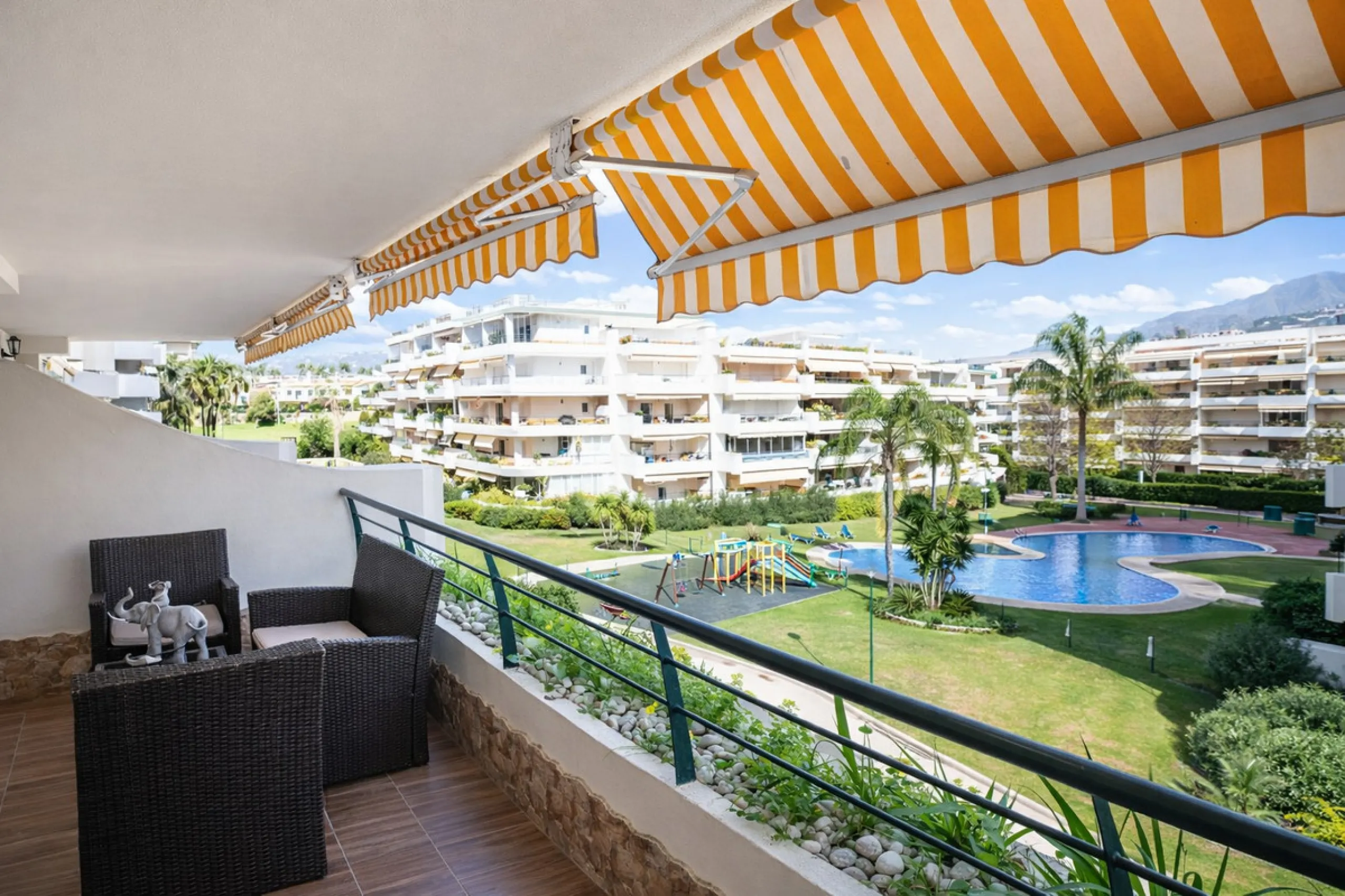 Apartment - Middle Floor Apartment в продаже в Marbella, Málaga. В доме 2 спален и 2 ванных комнат. Площадь дома 126 м²