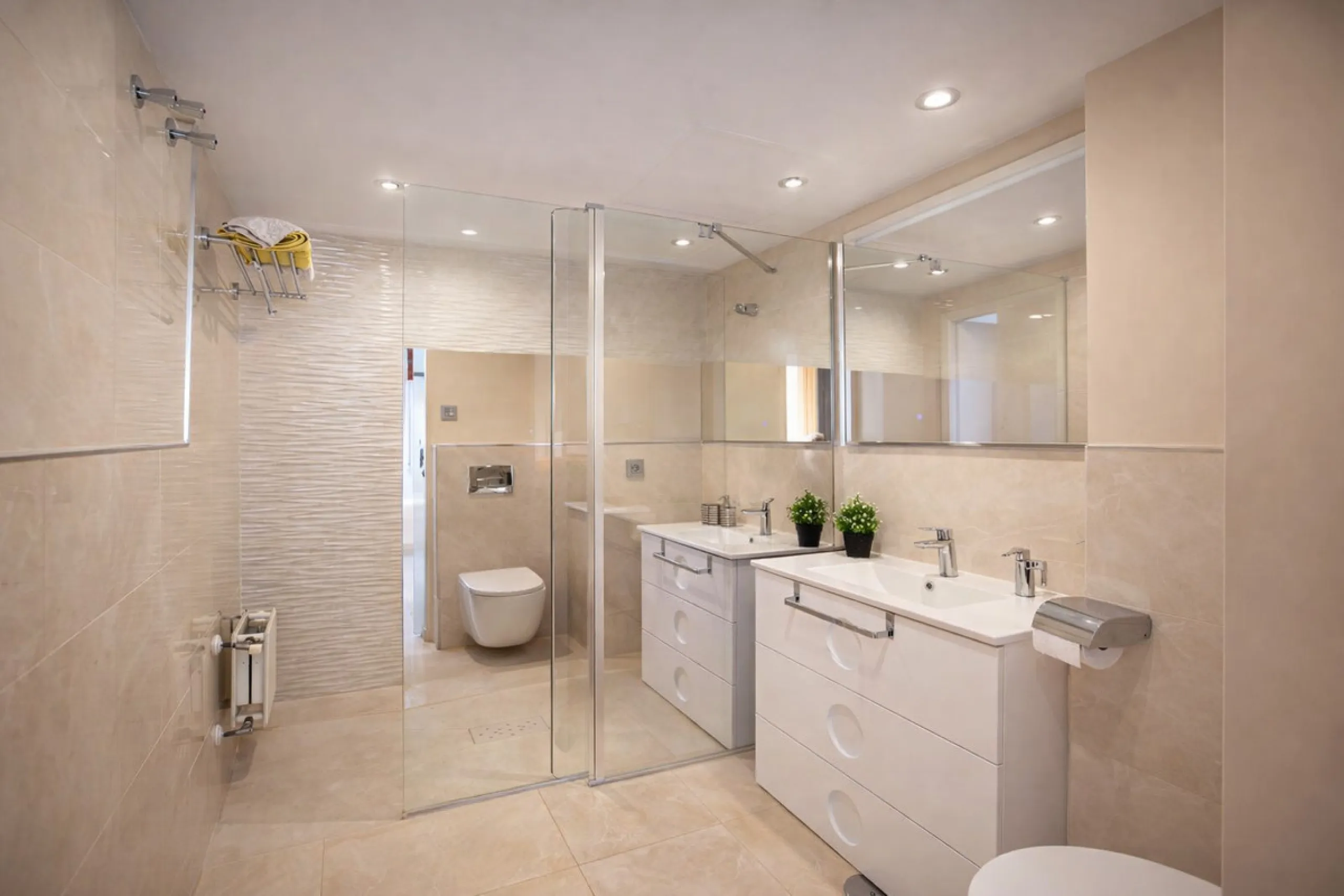 Apartment - Middle Floor Apartment в продаже в Marbella, Málaga. В доме 2 спален и 2 ванных комнат. Площадь дома 126 м²