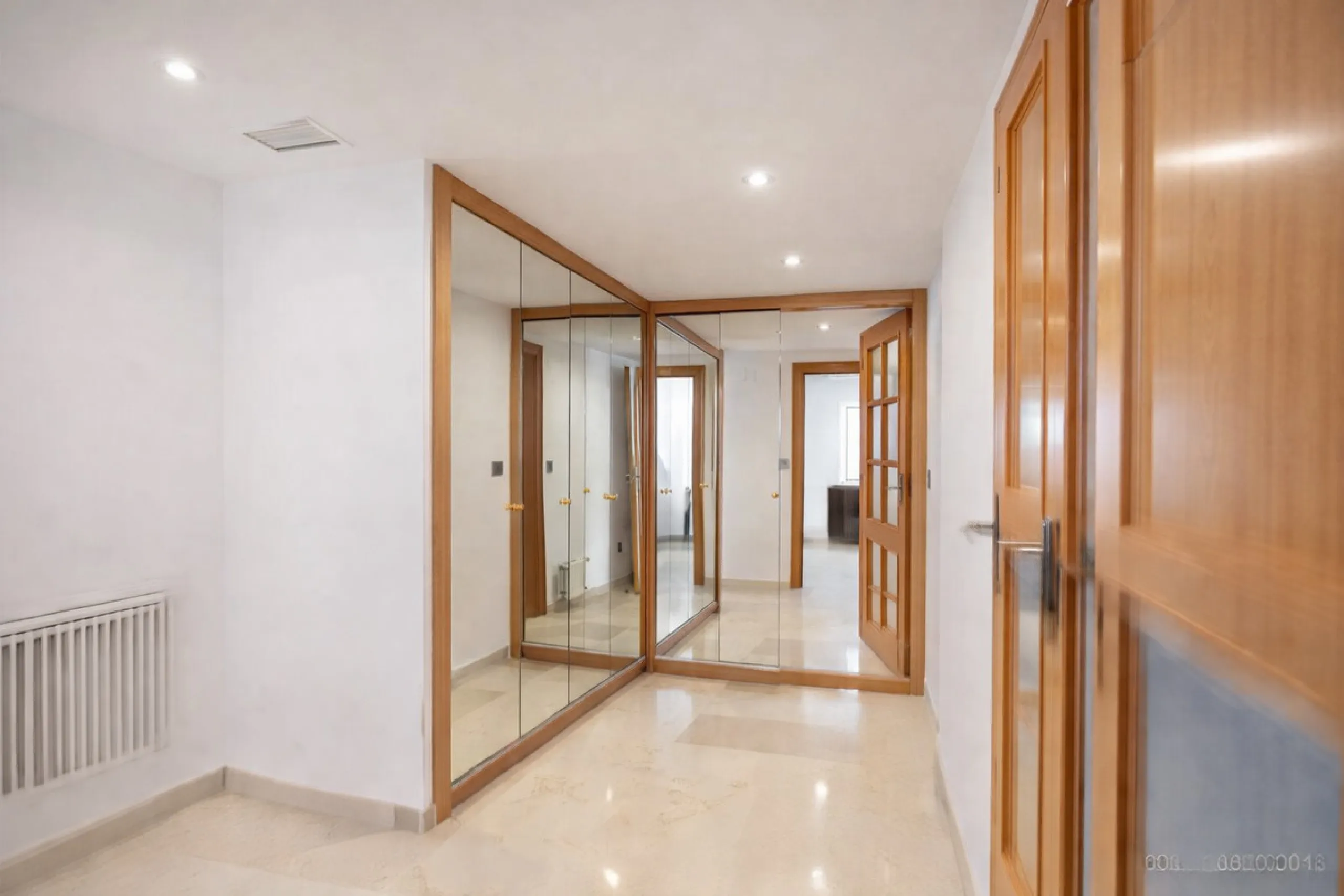 Apartment - Middle Floor Apartment в продаже в Marbella, Málaga. В доме 2 спален и 2 ванных комнат. Площадь дома 126 м²