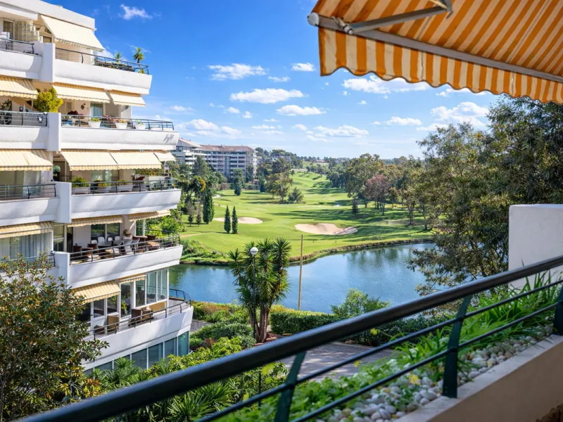 Apartment - Middle Floor Apartment в продаже в Marbella, Málaga. В доме 2 спален и 2 ванных комнат. Площадь дома 126 м²