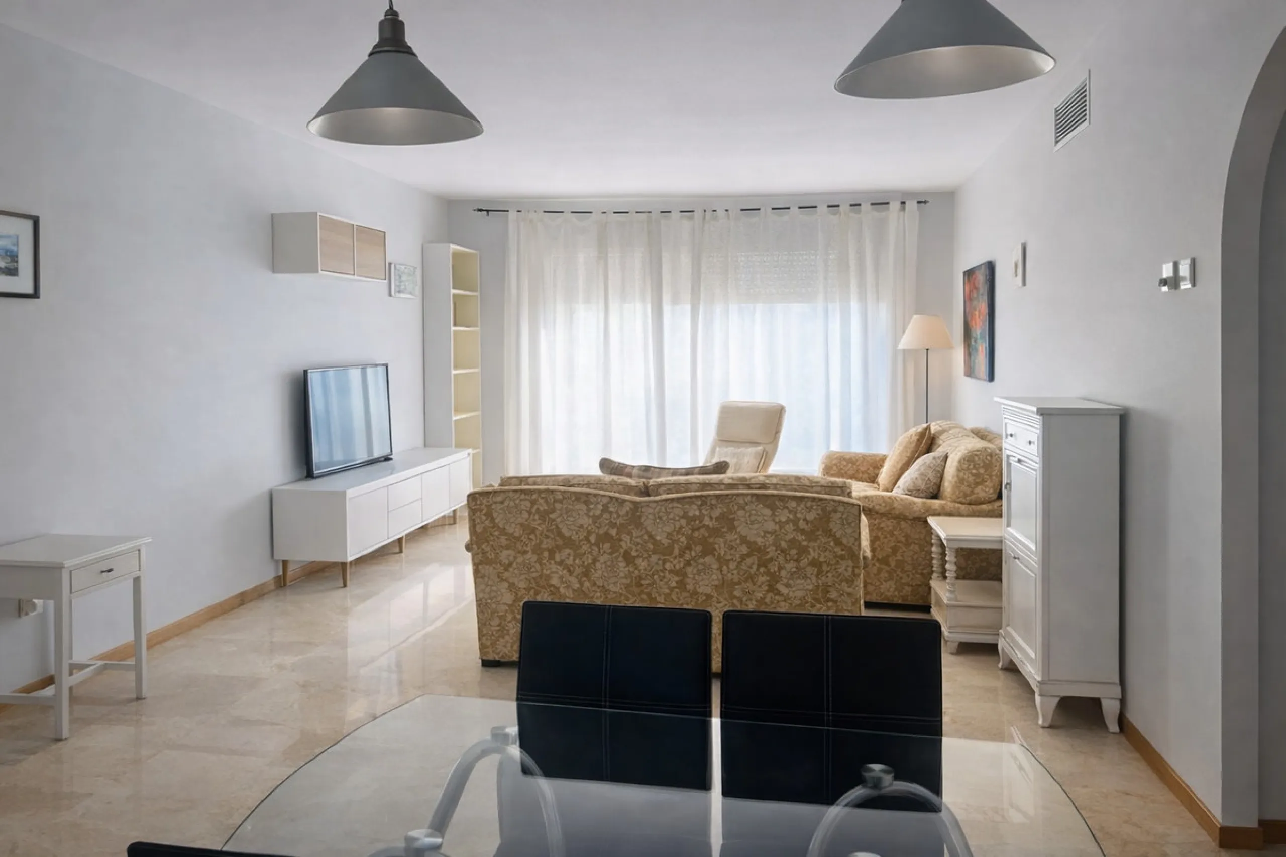 Located in one of the most established and highly regarded private residential communities in Guadalmina, this attractive apartment enjoys a prime frontline golf position and offers a peaceful, elegant setting surrounded by greenery. A versatile property,