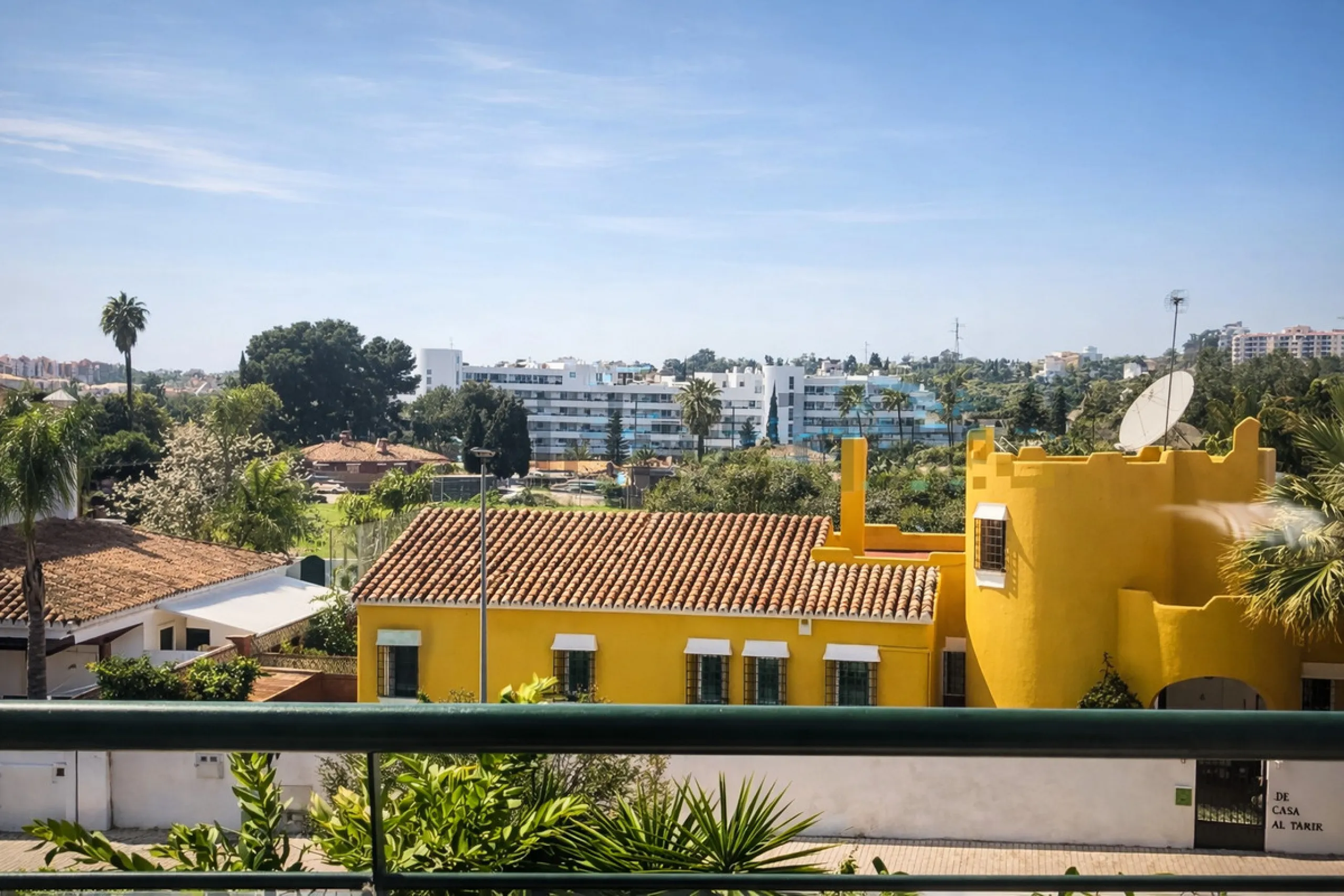 Located in one of the most established and highly regarded private residential communities in Guadalmina, this attractive apartment enjoys a prime frontline golf position and offers a peaceful, elegant setting surrounded by greenery. A versatile property,