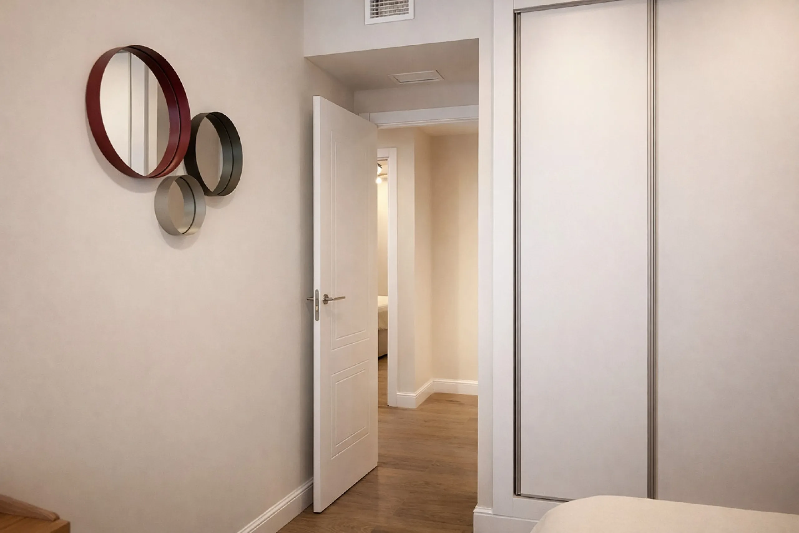 Spectacular 120 m² apartment, recently renovated with high-quality materials and finishes. The property is delivered fully furnished and ready to move in, decorated with exclusive furniture and equipped with top-of-the-line appliances, offering a modern, 