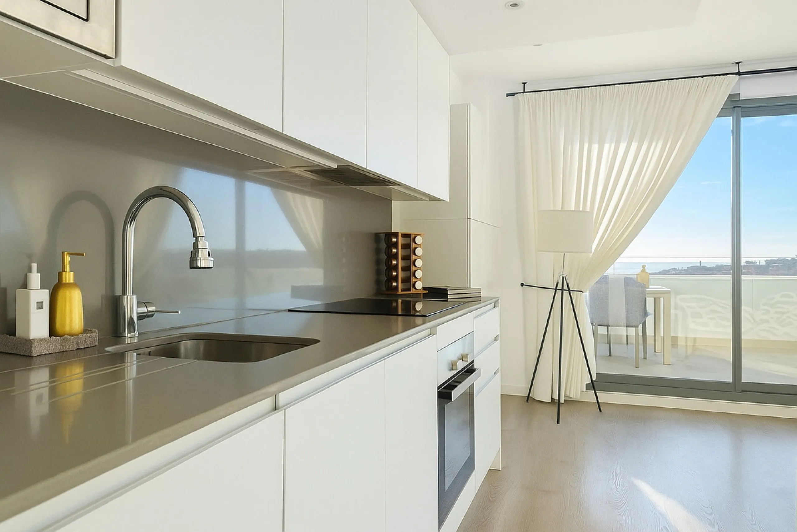 This duplex penthouse is located in the Serenity Views Urbanization, in West Estepona, and stands out for its impressive sea views and spaciousness. The property, situated in a gated community, offers the tranquility of living close to the sea and the con
